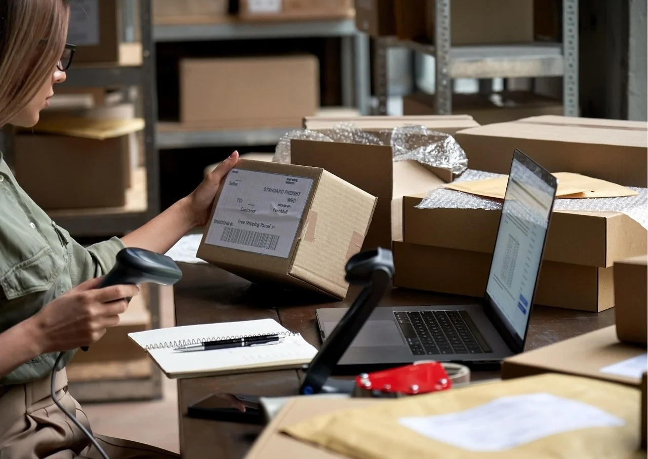 a woman with a glasses checking the package what is written on for dropshipping