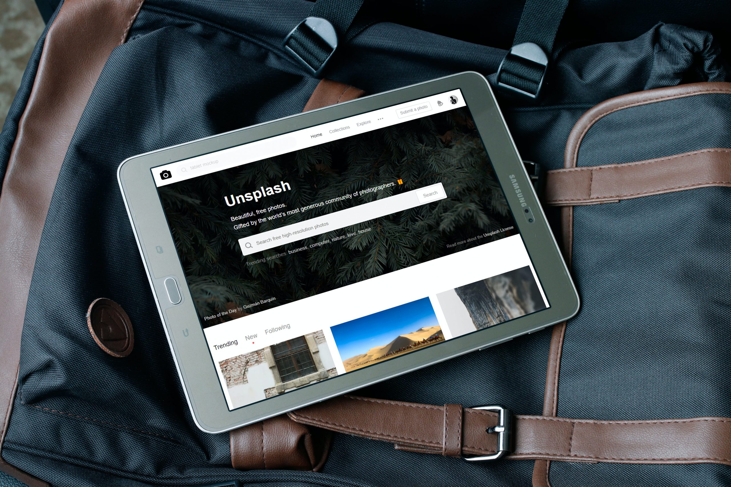 Tablet menampilkan pencarian unsplash