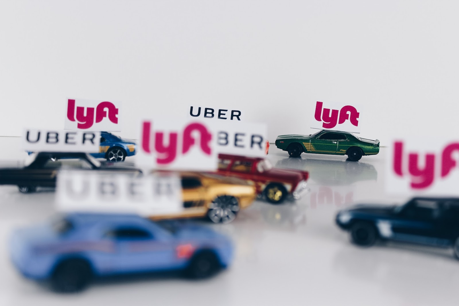 장난감 자동차 uber lyft 공연 경제