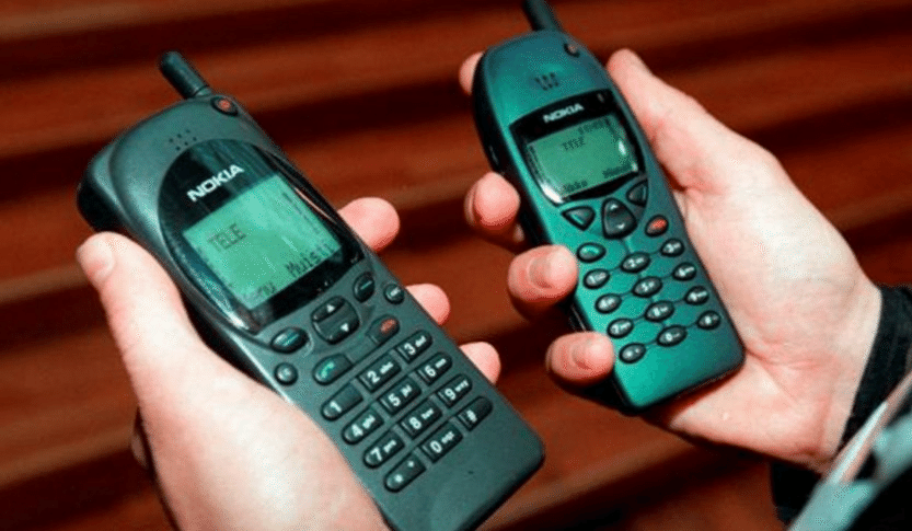 ponsel pertama yang bisa mengirim SMS - Nokia 2110