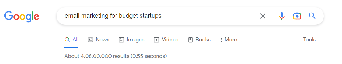 Captură de ecran a numărului de rezultate ale căutării Google pentru marketing prin e-mail pentru startup-uri cu buget redus.