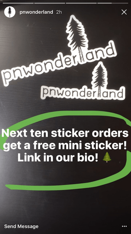 Gambar ini menunjukkan kepada pemasar bagaimana Pacific Northwest Wonderland menggunakan Instagram Stories untuk menjalankan promosi dan meningkatkan penayangan.