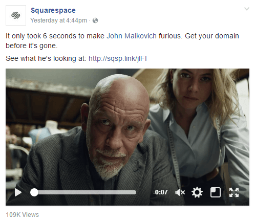 Esta imagen muestra a los especialistas en marketing cómo Squarespace usa un anuncio de Facebook con John Malkovich para generar tráfico de página de destino posterior al clic.