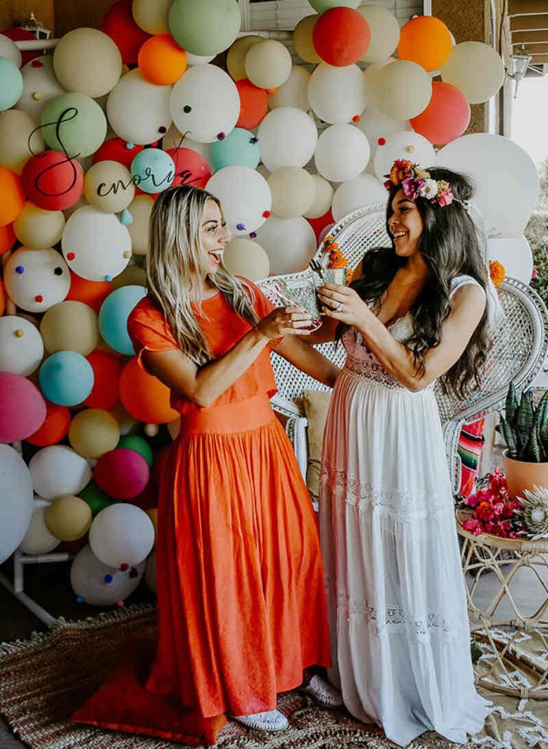 festa nuziale festiva, addio al nubilato a tema fiesta, palloncini colorati e fiori