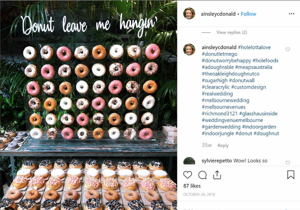 Foto de pared de donas para una boda por ainsleycdonald #DonutLetMeGo