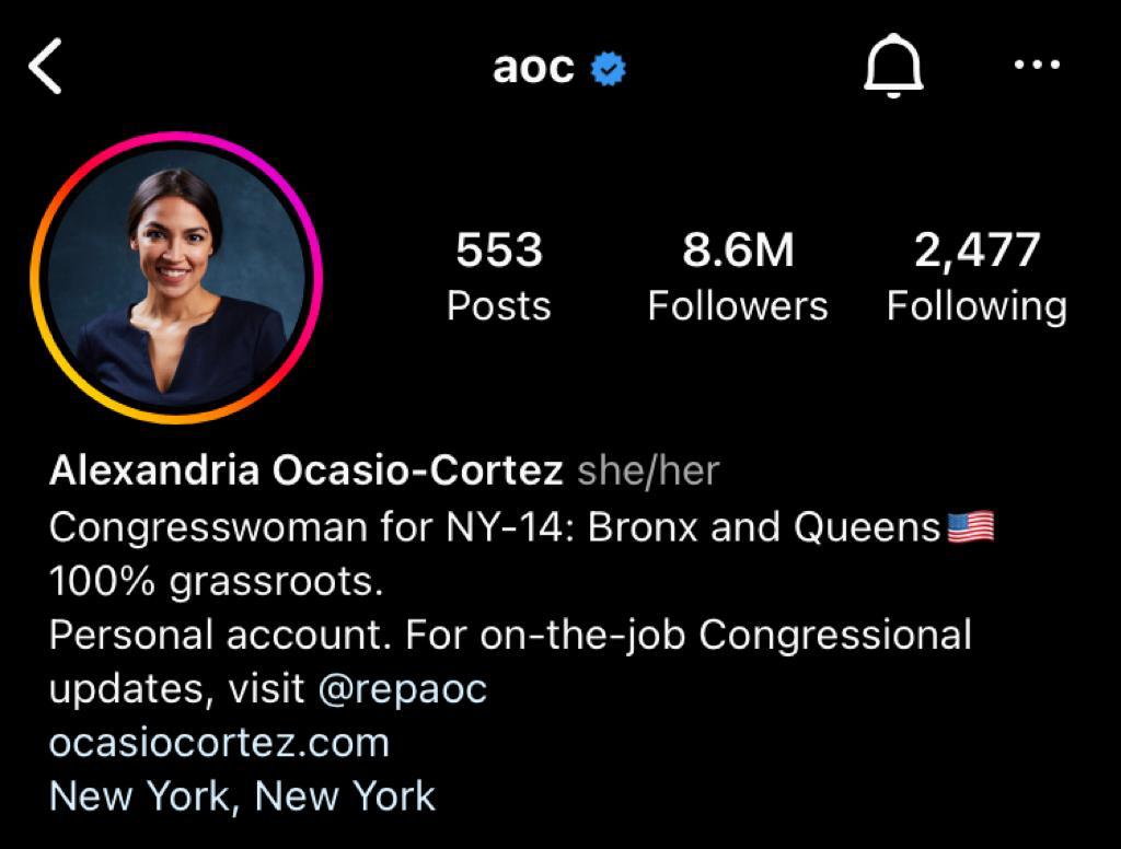 Contoh bio Instagram: Alexandria Ocasio-Cortez