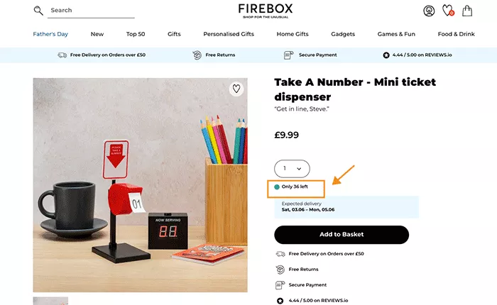 Halaman produk menunjukkan tingkat stok di Firebox.com.