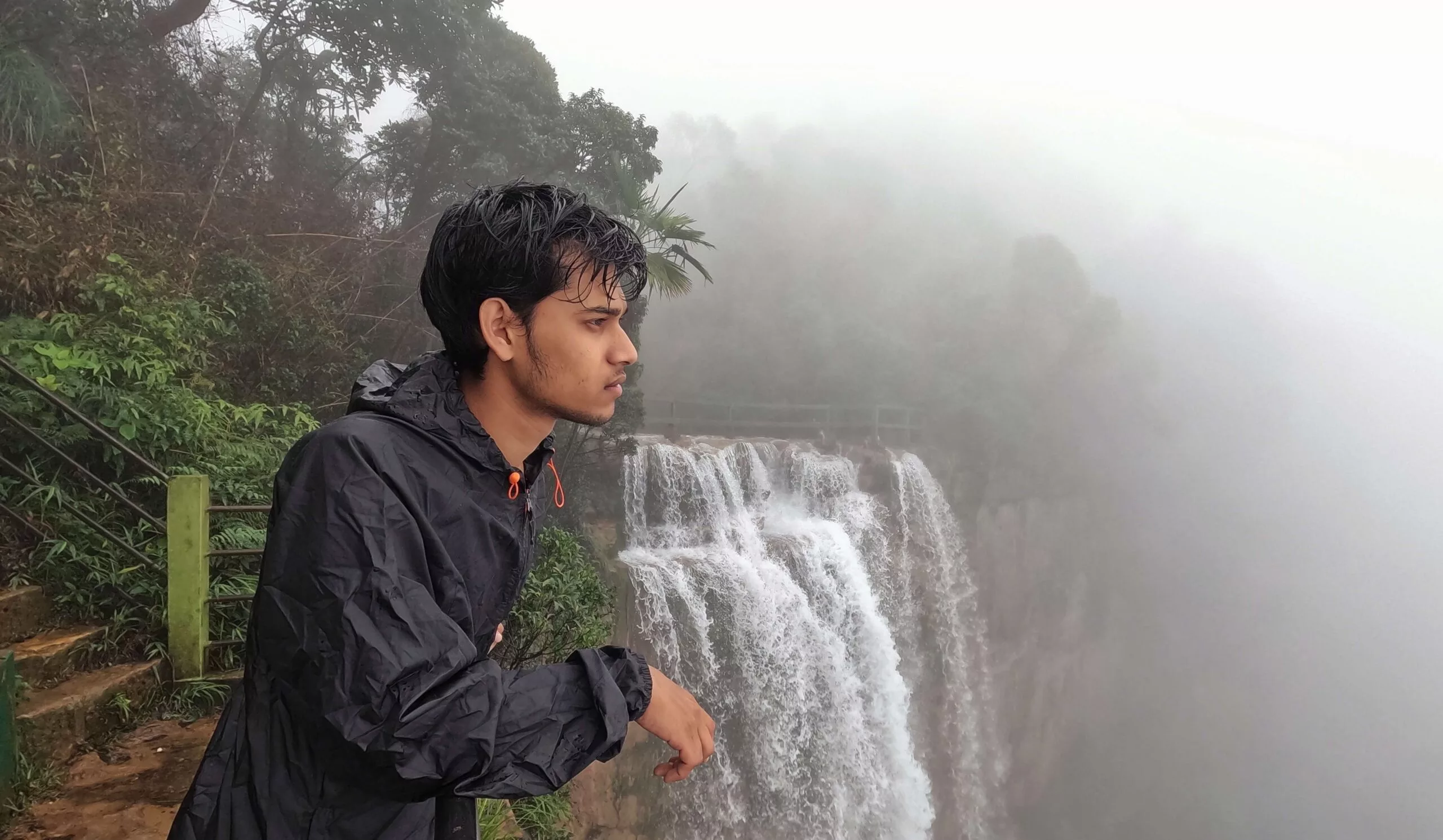 Inu Etc in Wah Kaba Falls، Cherrapunji، Meghalaya