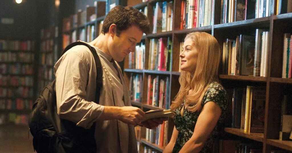 Nick und Amy in einer Buchhandlung