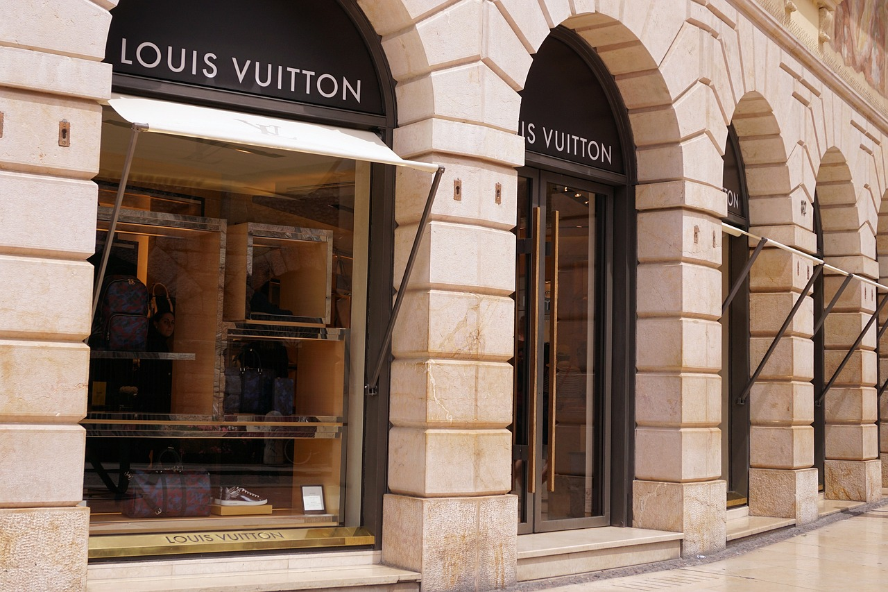 Galeri toko Louis Vuitton.