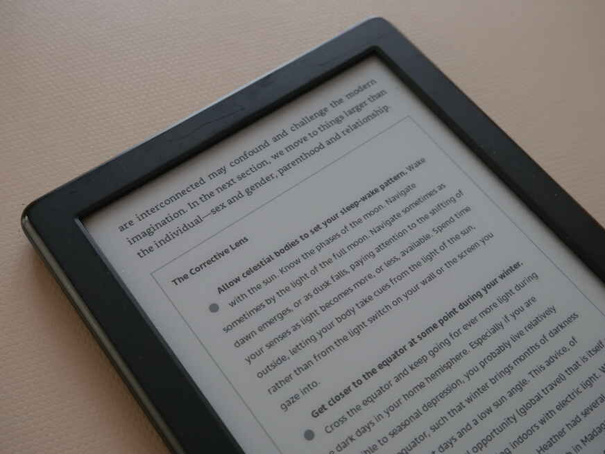 Yukarıda bahsedilen kitabın Kindle baskısının, bölüm sonu kontrol listelerini gösteren fotoğrafı.