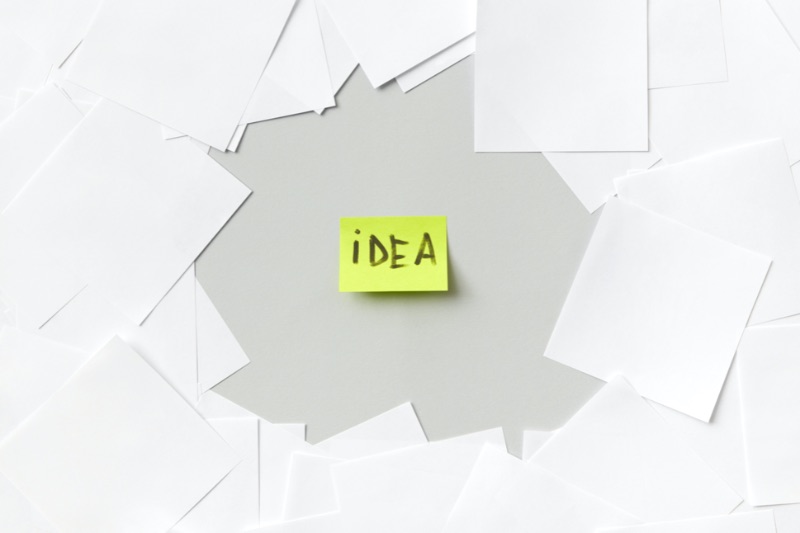 Giallo post-it lettura idea stock iamge