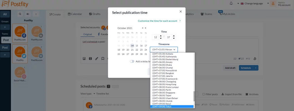 Alat asisten virtual: penjadwal media sosial dengan opsi untuk menjadwalkan ke zona waktu yang berbeda.