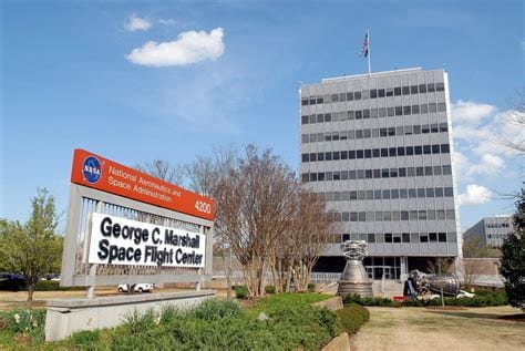 L'extérieur du bâtiment du Marshall Space Flight Center