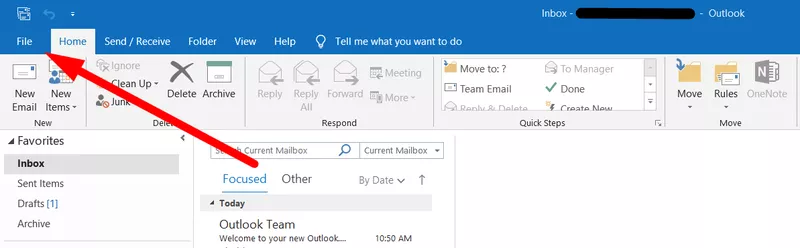 Нажмите «Файл» в Outlook
