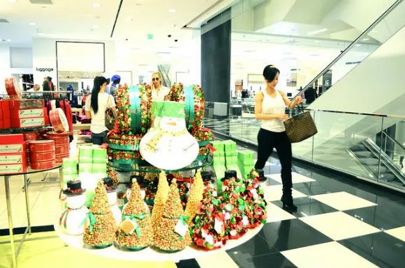 Weihnachtseinkäufe im Einkaufszentrum