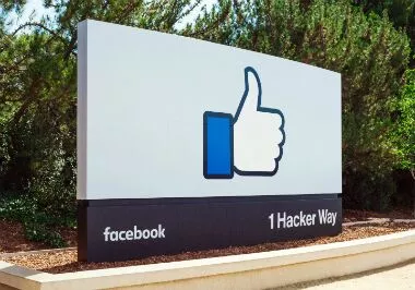 Facebook genel merkezi Hacker Way'de oturum açtı