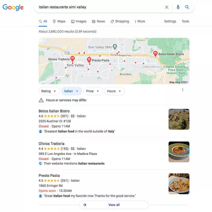 مثال على حزمة Google المحلية يعرض النتائج المحلية للمطاعم الإيطالية في Simi Valley ، كاليفورنيا.