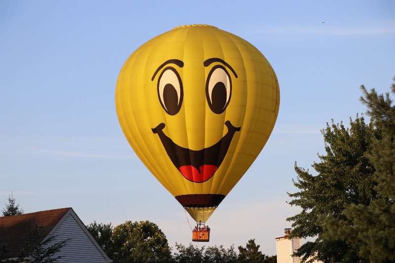 Ballon mit einem riesigen Smiley darauf